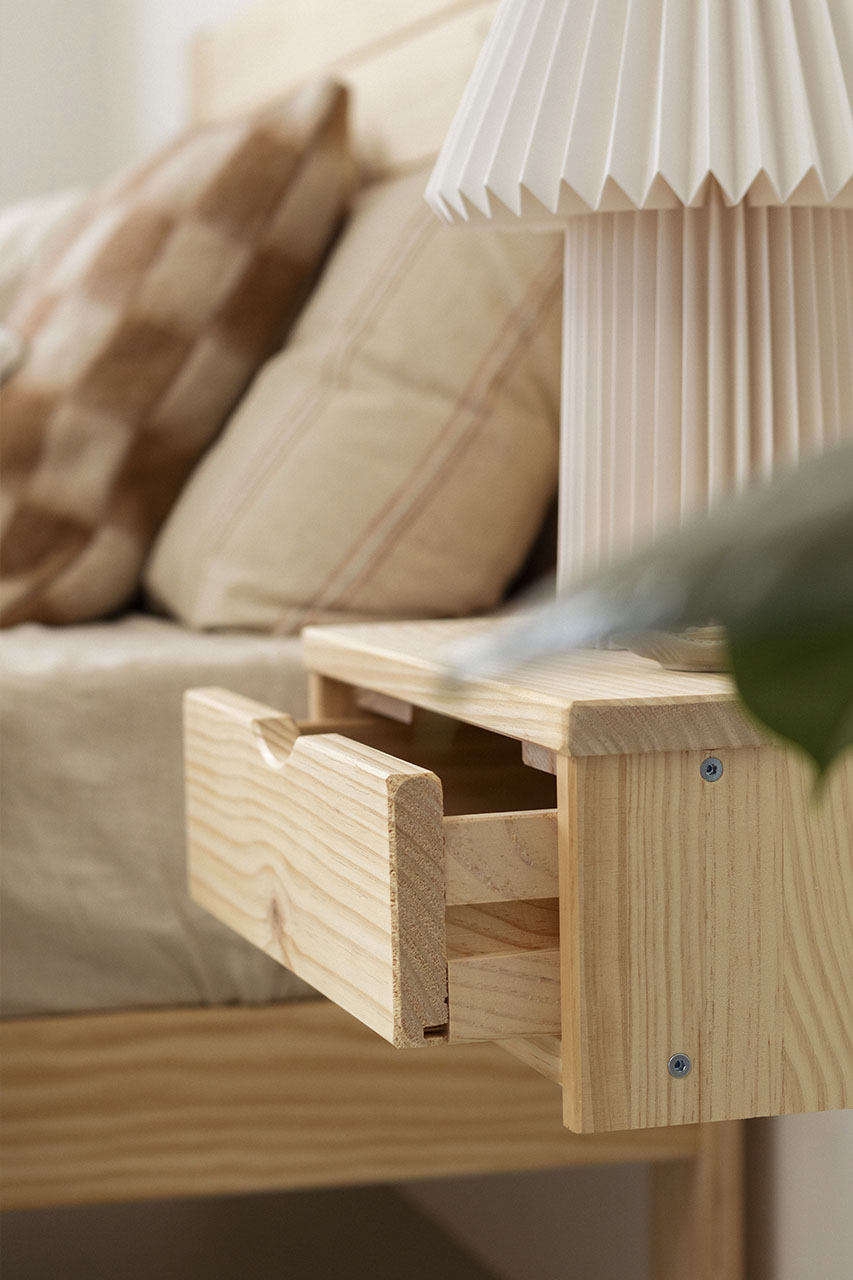 Imagen de ambiente 5 para:Mesita suspendida con un caj&oacute;n de madera